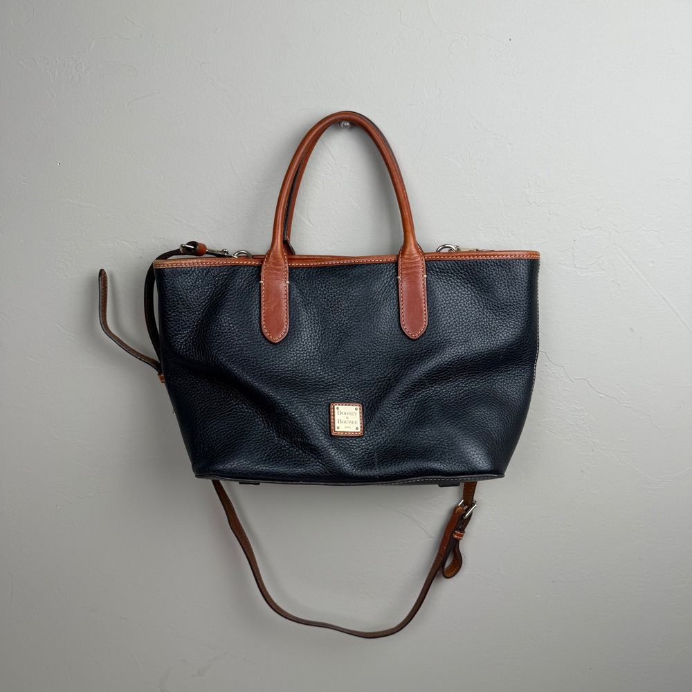 Vntg Dooney Bourke Black Leather‎ Bag Bag